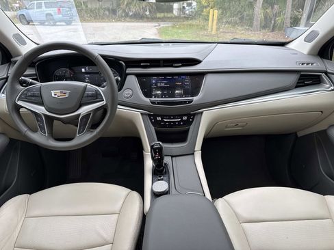 Used 2022 Cadillac XT5 Premium Luxury FWD image 16