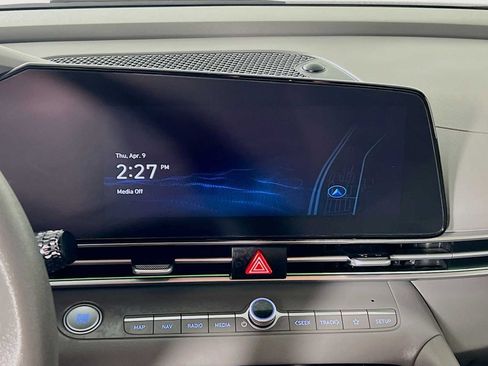 Used 2024 Hyundai Elantra SEL FWD image 13