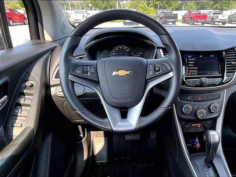 Used 2021 Chevrolet Trax LT w/ Driver Confidence Package AWD/4WD image 17