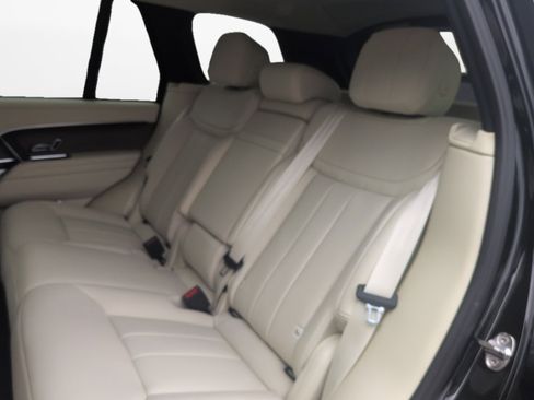Certified 2025 Land Rover Range Rover SE image 12