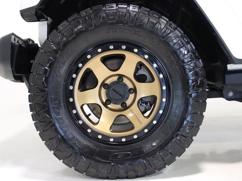 Used 2021 Jeep Wrangler Unlimited Sahara w/ Dual Top Group AWD/4WD image 85