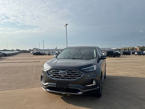 Used 2019 Ford Edge Titanium w/ Equipment Group 301A FWD image 7