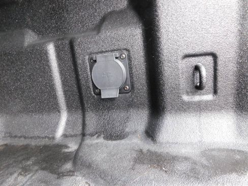 Used 2024 GMC Canyon Denali image 10