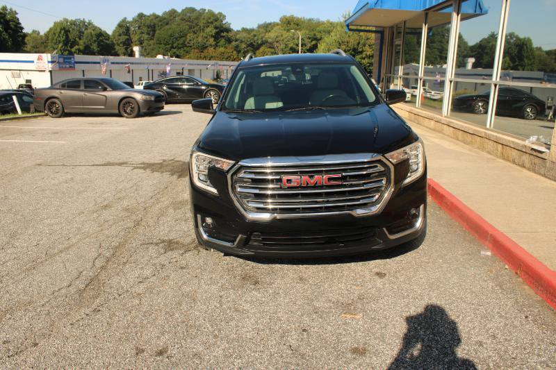 Used 2022 GMC Terrain SLT w/ LPO, Floor Liner Package FWD image 2