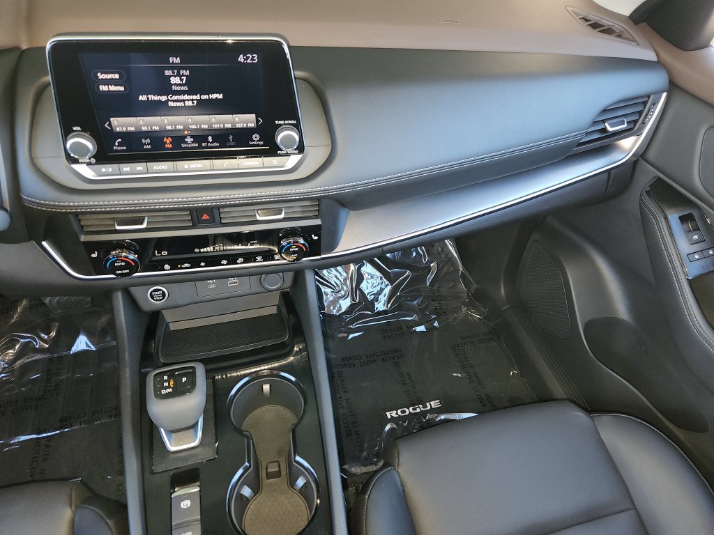 Used 2023 Nissan Rogue SV w/ SV Premium B Package FWD image 17