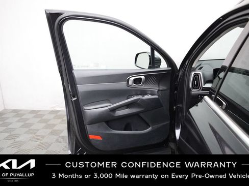 Certified 2025 Kia Sorento EX w/ Panoramic Sunroof Package AWD/4WD image 9