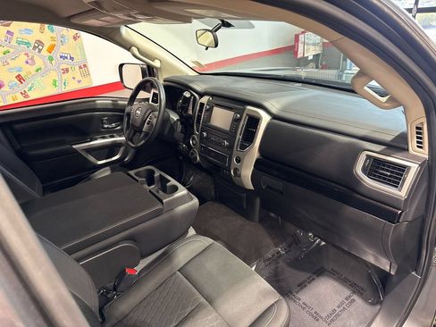 Used 2019 Nissan Titan SV AWD/4WD image 74