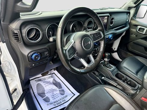 Used 2023 Jeep Wrangler Unlimited Sahara w/ Cold Weather Group AWD/4WD image 10