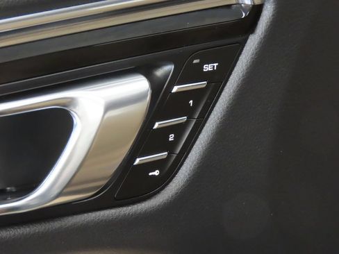Certified 2026 Porsche Macan AWD/4WD image 36