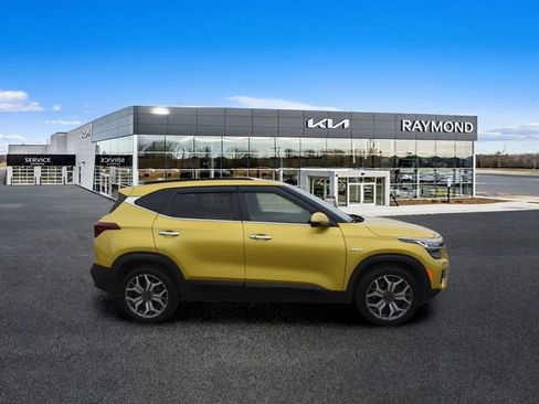 Used 2021 Kia Seltos SX w/ SX Sunroof Package AWD/4WD image 2