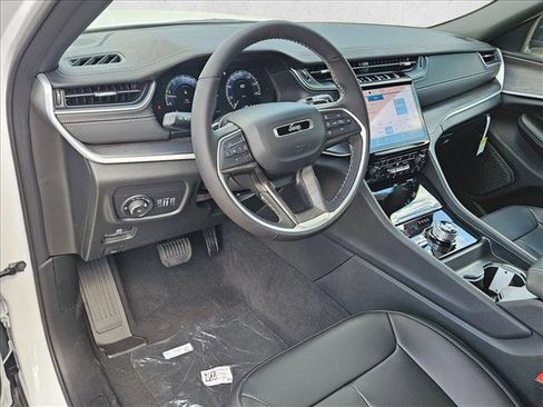 New 2025 Jeep Grand Cherokee L Limited image 9