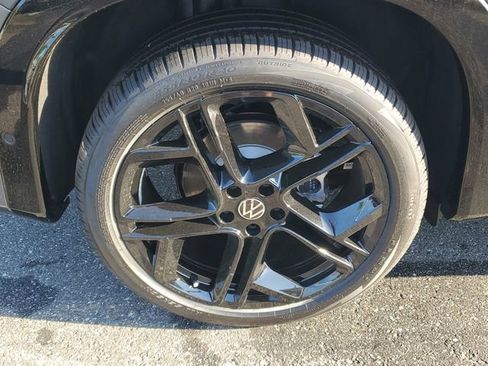 New 2026 Volkswagen Tiguan SE R-Line FWD image 5
