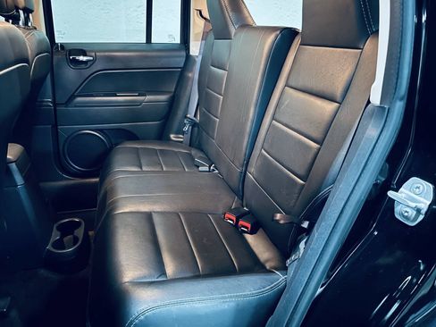 Used 2016 Jeep Patriot High Altitude FWD image 19