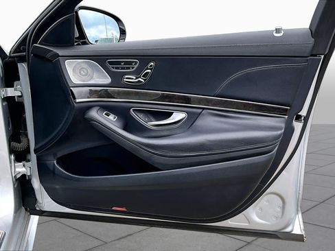 Used 2015 Mercedes-Benz S 550 Sedan image 20