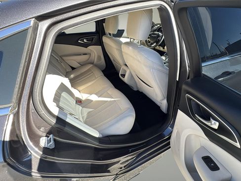 Used 2015 Chrysler 200 Limited w/ Convenience Group image 14
