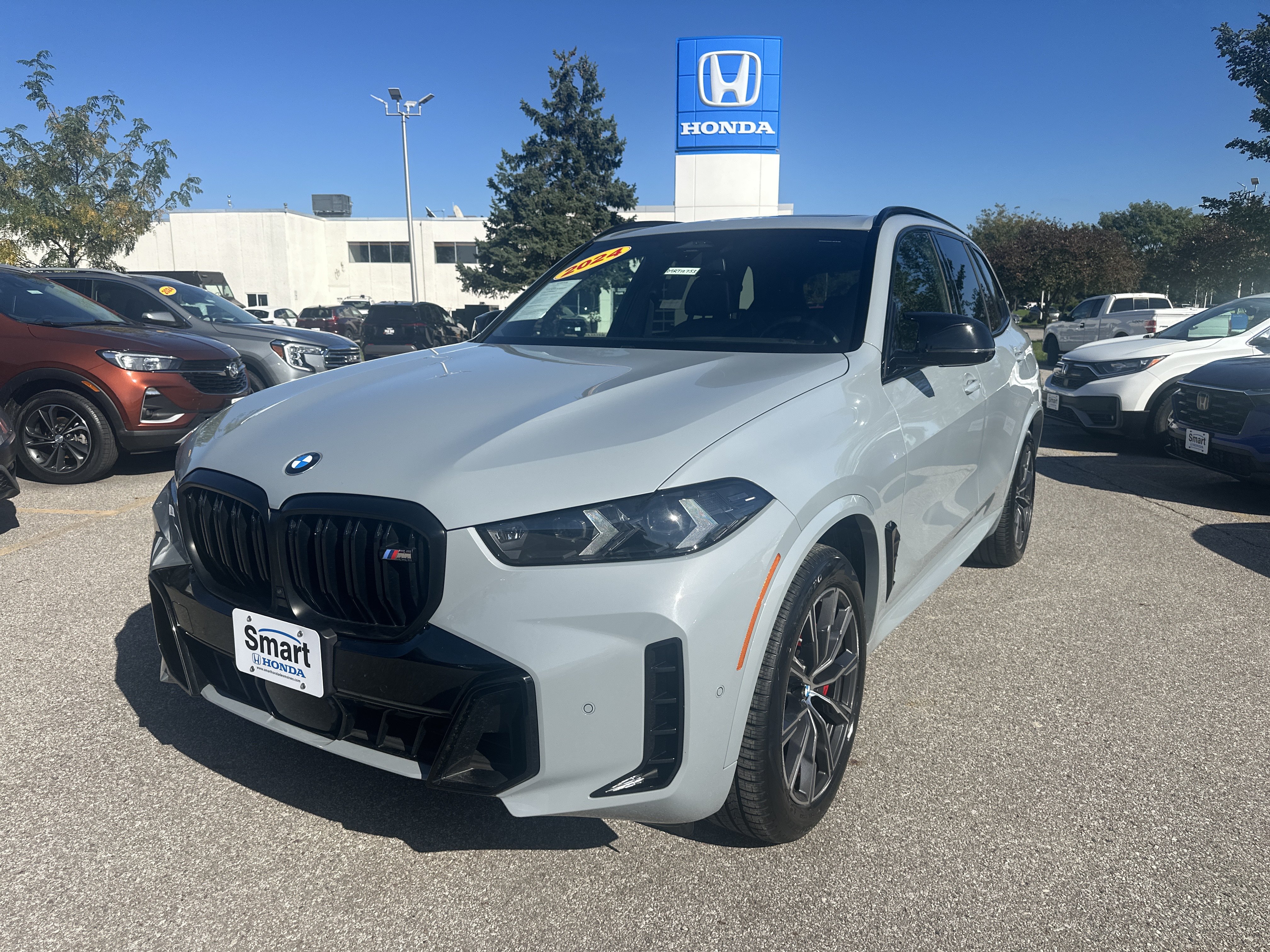 Used 2024 BMW X5 M60i w/ Parking Assistance Package AWD/4WD image 1