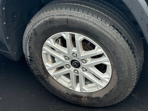 Used 2022 Toyota Tundra SR5 AWD/4WD image 9