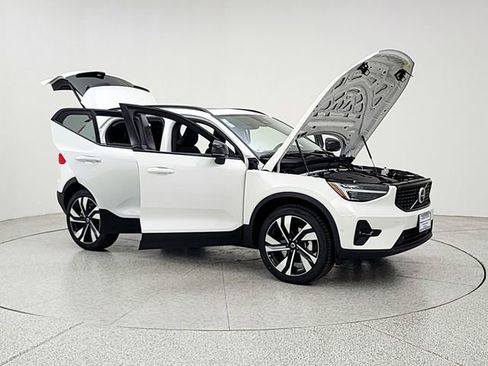 New 2026 Volvo XC40 B5 Plus w/ Protection Package Premier AWD/4WD image 10
