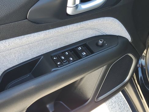 Used 2023 Jeep Compass Latitude image 16