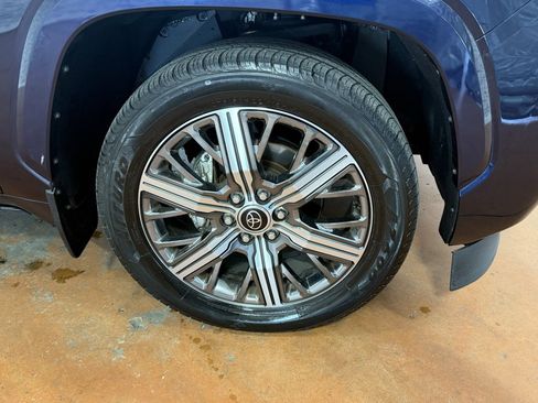 Used 2023 Toyota Sequoia Capstone image 9