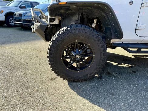 Used 2012 Jeep Wrangler Unlimited Sahara AWD/4WD image 24