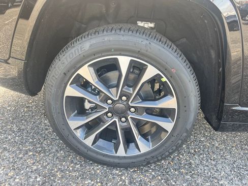 New 2025 Jeep Grand Cherokee L Overland w/ Luxury Tech Group IV image 25