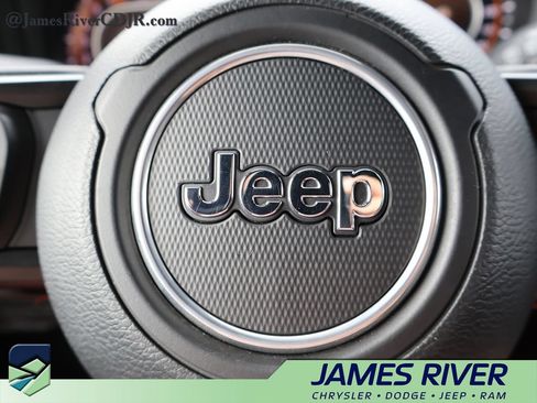 Used 2024 Jeep Wrangler Unlimited Rubicon AWD/4WD image 26