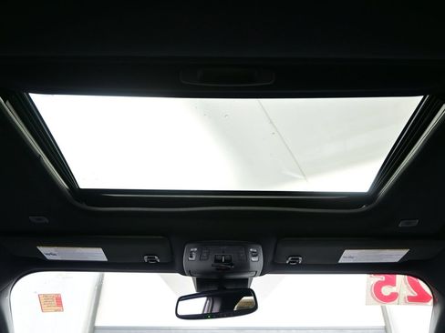Used 2025 Toyota Sienna Limited AWD/4WD image 19