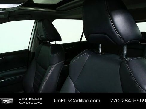 Used 2022 Toyota RAV4 XLE Premium image 6