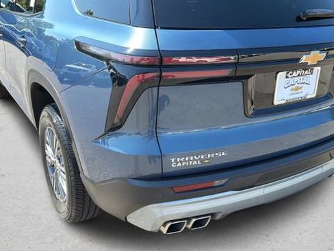 Used 2025 Chevrolet Traverse LT FWD image 12