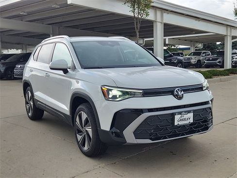 New 2025 Volkswagen Taos SE image 1