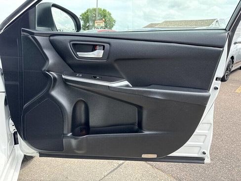 Used 2017 Toyota Camry LE image 20