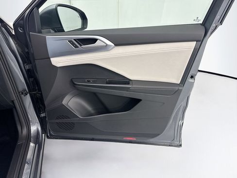 New 2026 Volkswagen Taos SE FWD image 23