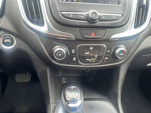 Used 2021 Chevrolet Equinox LT image 18