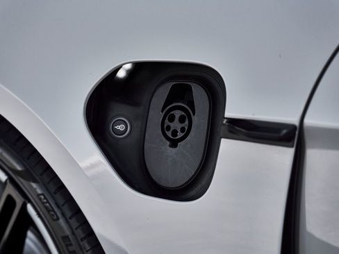 Used 2023 Porsche Taycan 4S AWD/4WD image 8