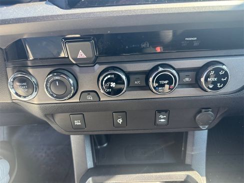 Used 2017 Toyota Tacoma TRD Sport w/ Tow Package image 19