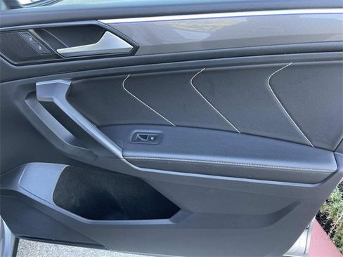 Used 2023 Volkswagen Tiguan SE R-Line image 25