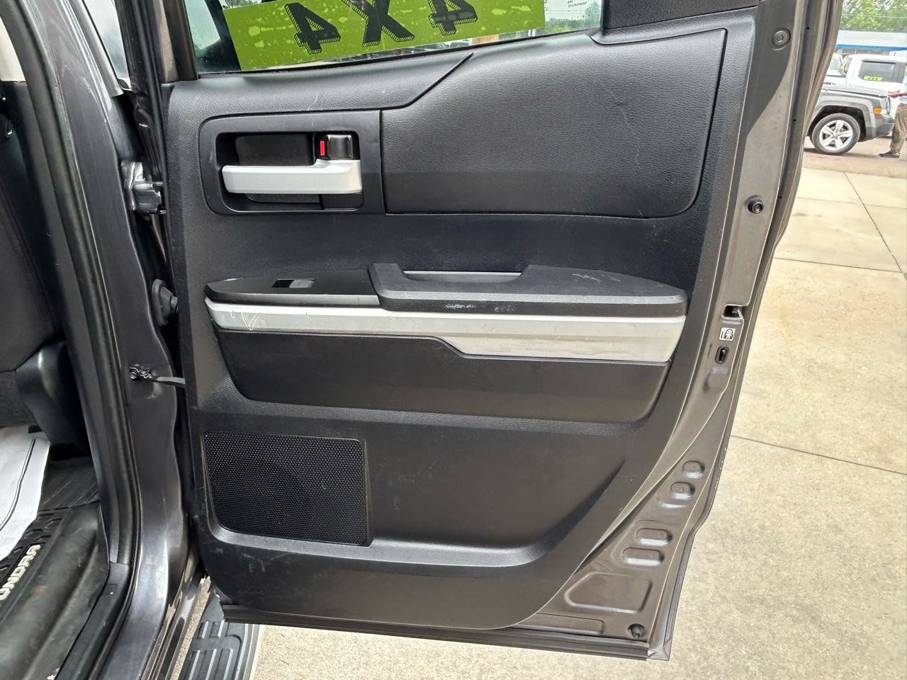 Used 2018 Toyota Tundra SR5 AWD/4WD image 11