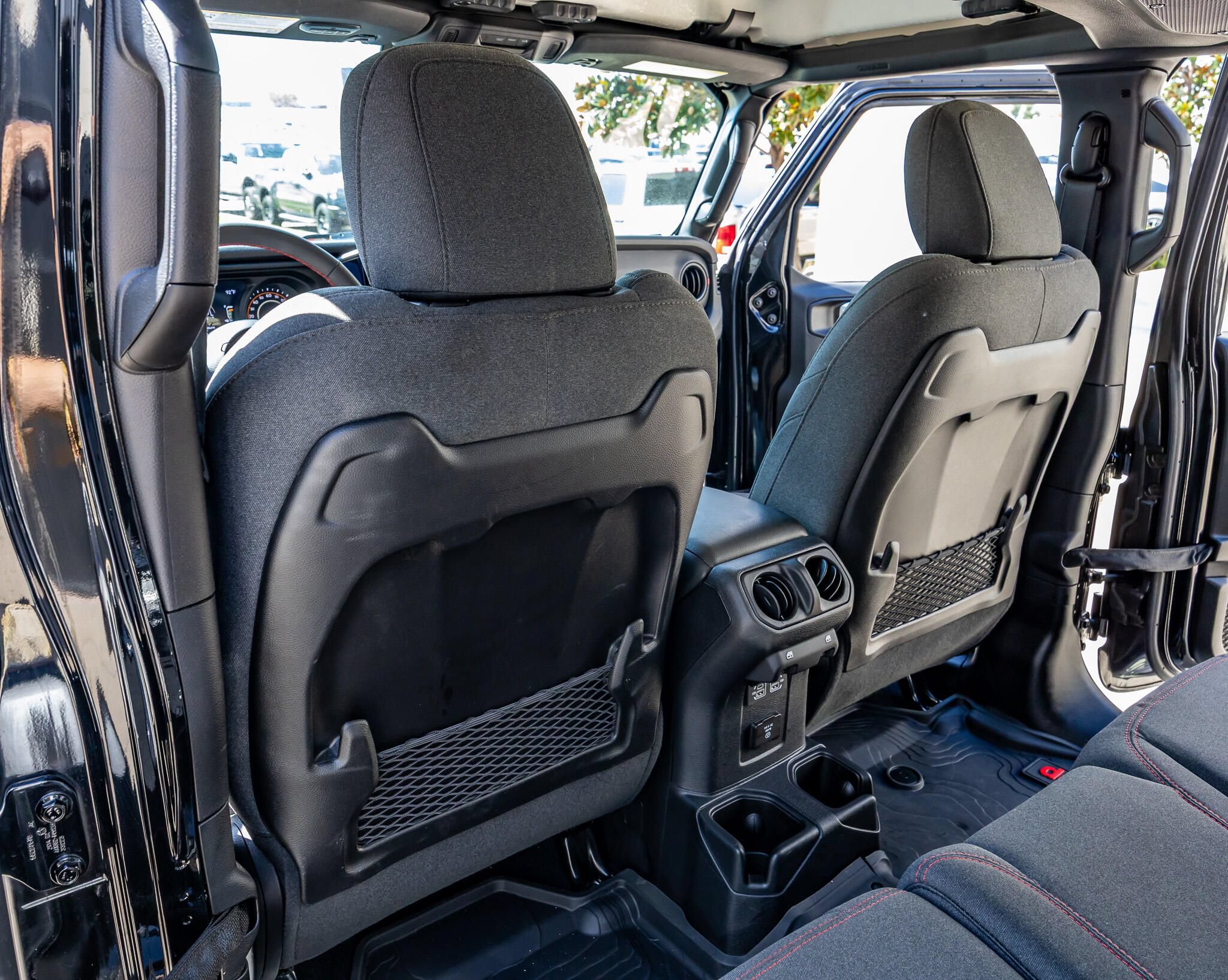 Used 2024 Jeep Wrangler Unlimited Rubicon w/ Technology Group AWD/4WD image 35