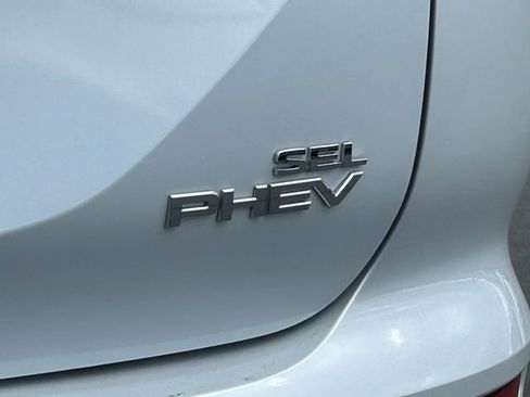 Used 2025 Mitsubishi Outlander 4WD Plug-In Hybrid image 5