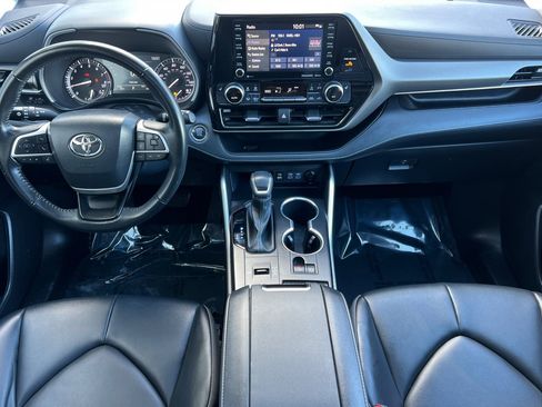 Certified 2022 Toyota Highlander XLE image 13