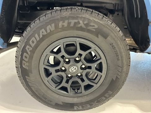 Used 2019 Toyota Tacoma SR5 AWD/4WD image 10