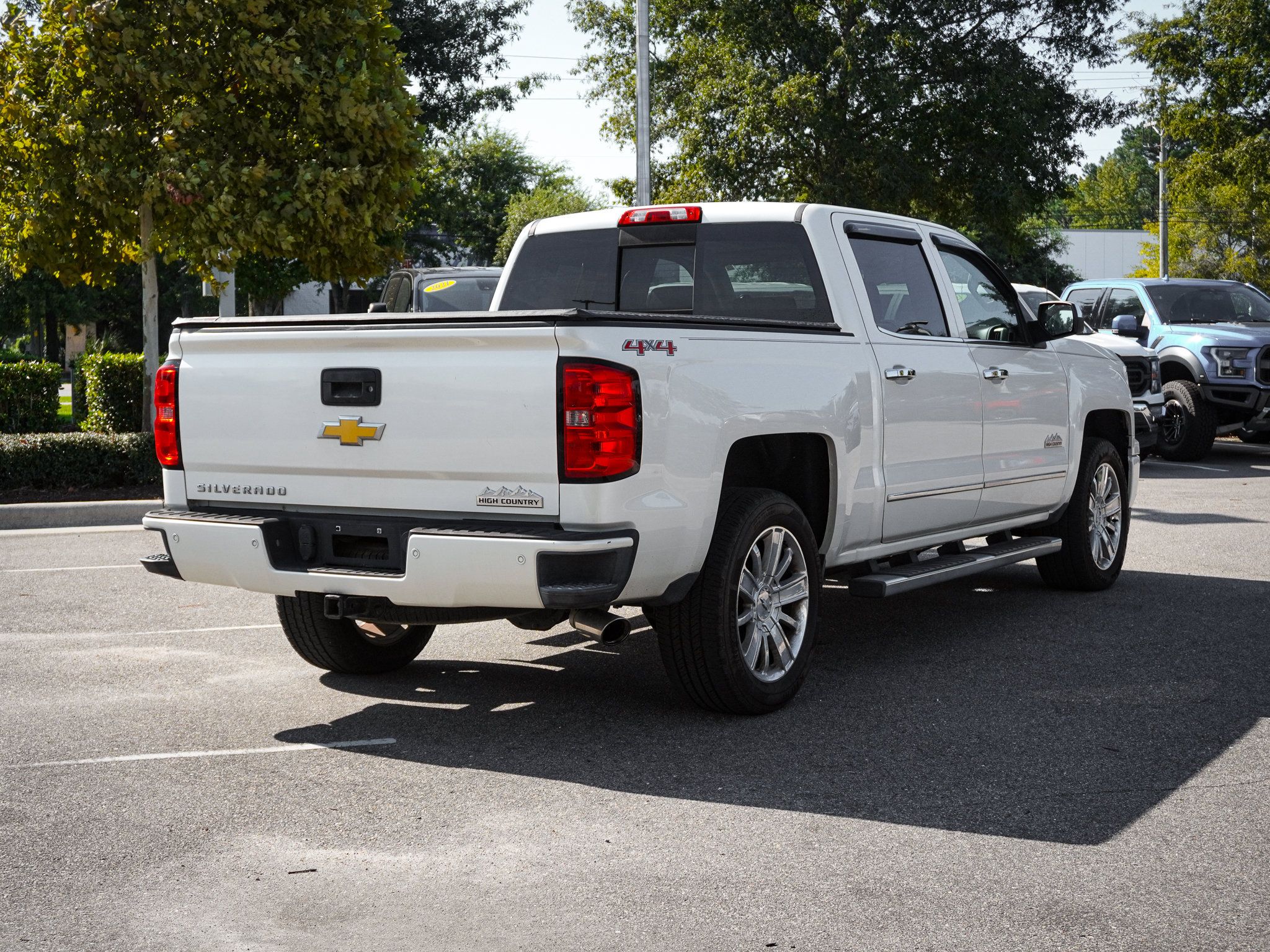 Used 2015 Chevrolet Silverado 1500 High Country w/ High Country Premium Package AWD/4WD image 10
