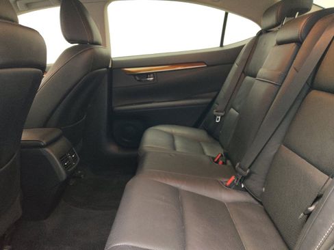 Used 2015 Lexus ES 300h w/ Navigation System Package image 18