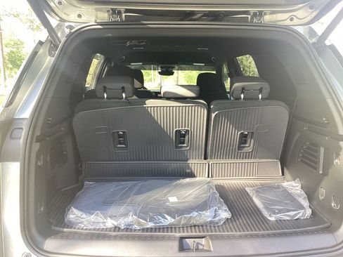New 2026 Chevrolet Traverse LT w/ Driver Confidence Package FWD image 18