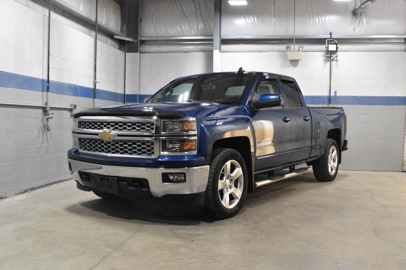 Used 2015 Chevrolet Silverado 1500 LT w/ LT Convenience Package AWD/4WD image 2