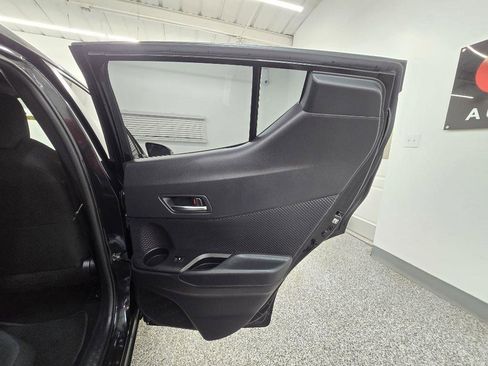 Used 2019 Toyota C-HR XLE FWD image 31
