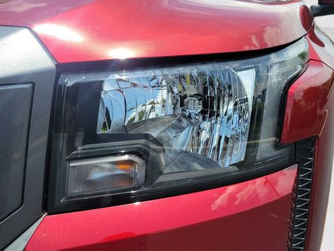 Used 2025 Nissan Frontier SV w/ SV Convenience Package RWD image 9