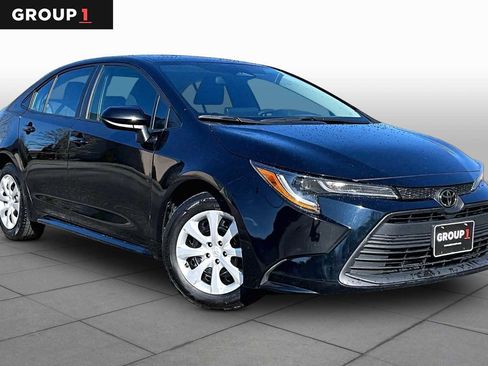 Used 2024 Toyota Corolla LE FWD image 3