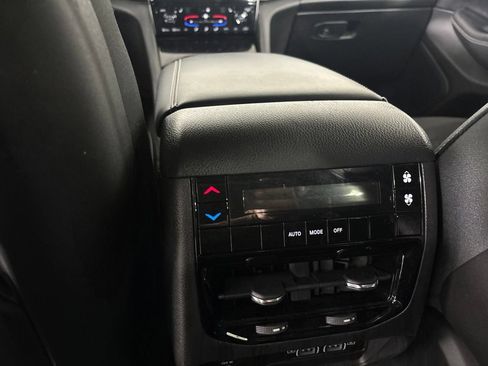 Used 2023 Jeep Grand Cherokee L Laredo RWD image 23